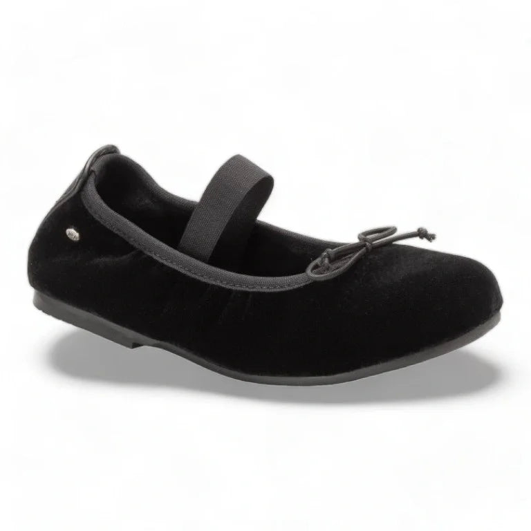 Elegant black velvet strap shoes for girls by Manuela de Juan