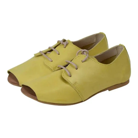 Yellow patent leather lace-up shoes for girls by Manuela de Juan