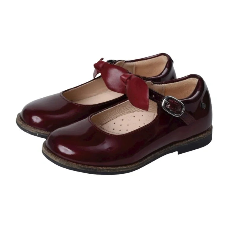 Stylish Bordo patent leather strap shoes for girls by Manuela de Juan