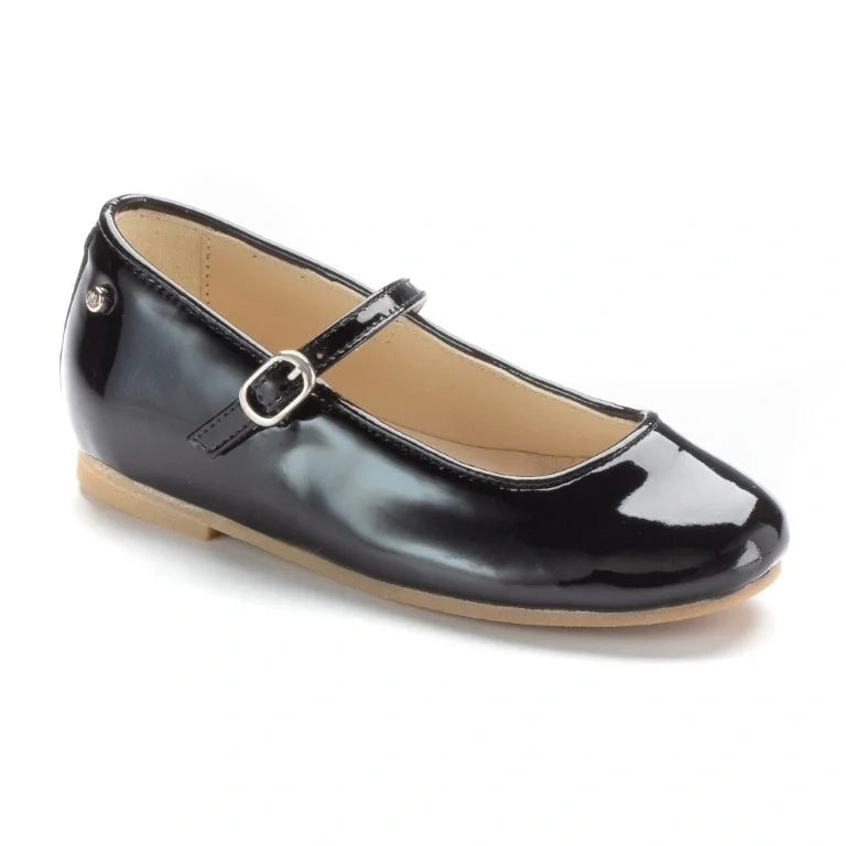 Stylish black patent leather strap shoe for girls by Manuela de Juan