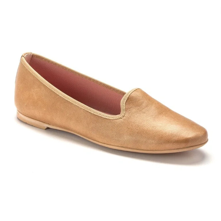 Beige soft leather smoking loafer for teen/women by Pretty Ballerinas, perfect for casual occasions and everyday wear.