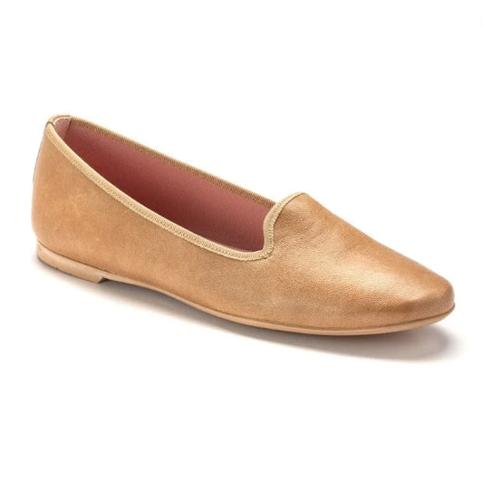 Beige soft leather smoking loafer for teen/women by Pretty Ballerinas, perfect for casual occasions and everyday wear.